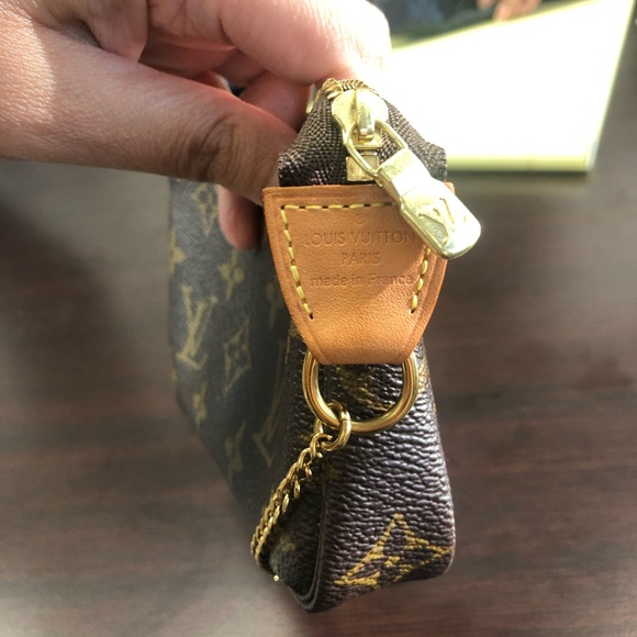 Louis Vuitton Mini Pochette Accessoires - Picture 3 of 7